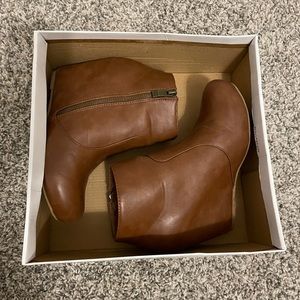 Brown leather wedges